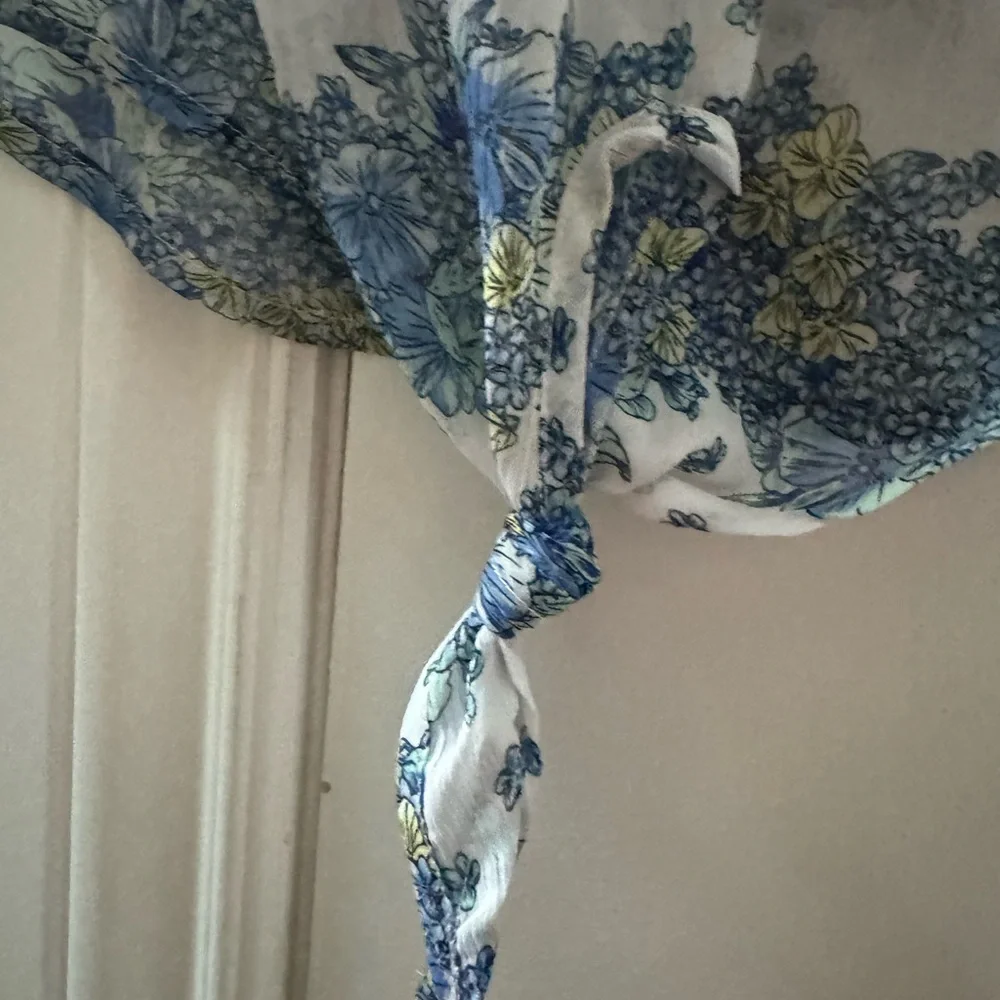 Candies tie bottom tank top blouse with blue and yellow flowers. - Picture 4 of 5